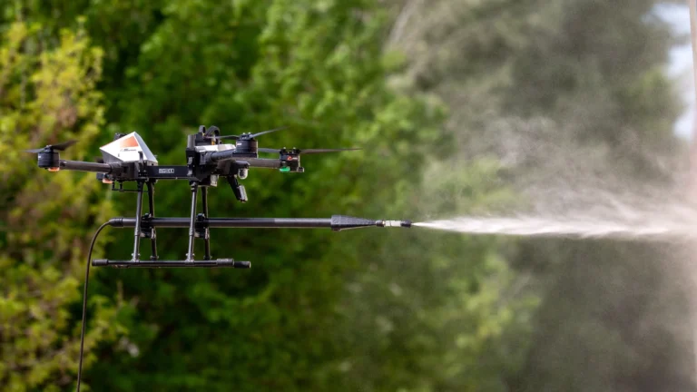 Mycie paneli fotowoltaicznych dronem — SkyClean